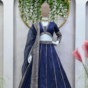 Ropa de boda de diseñador Lehenga Choli con hilo y trabajo de secuencia - Product Image 1