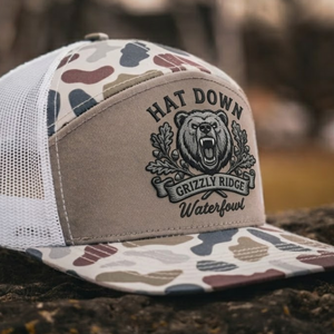 หมวกแก๊ปทรง 7 แผงลายพรางแบบกำหนดเอง พร้อมป้ายโลโก้ PVC แบบสั่งทำพิเศษ หมวกตาข่ายระบายอากาศสำหรับล่าสัตว์ ปรับขนาดได้ - Product Image 1