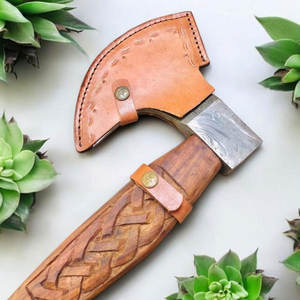 Hache de plein air à long manche en acier de Damas, tête en acier à motif artisanal avec manche en bois naturel pour le camping, la chasse et le bushcraft - Product Image 4