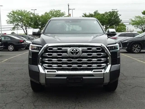 2022 TOYO-TA TUNDRA 1794 Pickup Boîte de vitesses automatique Turbo Moteur AWD Drive 17 \ "Pneus Sièges en cuir Caméra arrière Alliage foncé utilisé - Product Image 3