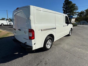 รถตู้มือสองปี 2020 NV-CARGO 2500 HD S RWD สีขาว เกียร์ธรรมดา 5 สปีด ขับเคลื่อนล้อหลัง 261 แรงม้า เบนซิน ระบบขับเคลื่อนอัตโนมัติ ไมล์น้อย ขาย - Product Image 4