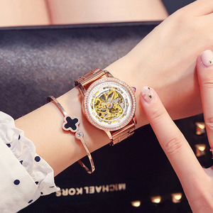 Reloj de temperamento femenino de oro rosa a la moda, reloj mecánico de lujo hueco con incrustaciones de diamantes - Product Image 2