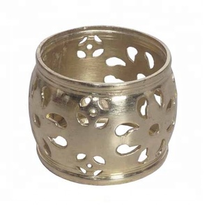 Anneaux de serviette en feuille de métal fabriqués à la main pour table à manger stockés pour les occasions de fête caractéristique décorative - Product Image 1