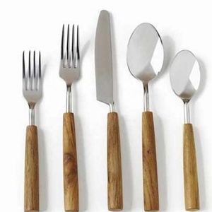 Juego de Cubiertos de Acero Inoxidable Plateado Pulido, Juego de Cubiertos Portátiles de Acero Inoxidable con Cuchara Redonda de Madera para el Hogar y Bodas - Product Image 1