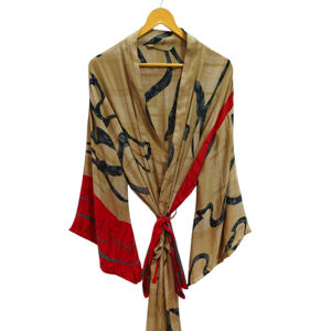 Peignoir de luxe très demandé, sari en soie, kimono vintage, robe de plage douce, robe de soirée indienne, kimono en soie fait main à vendre - Product Image 1