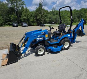 Tractor LS Resistente con Diseño de Cortadora Central 4WD para Jardinería y Uso Agrícola, Envío Rápido - Product Image 1