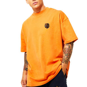 Camiseta extragrande para hombre con corte holgado y tela suave y transpirable para ropa urbana y uso diario. - Product Image 1