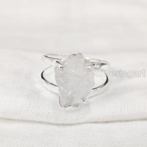 Joyería de piedra en bruto, anillo para mujer, en bruto de cuarzo rosa Natural piedra preciosa, piedra natal de abril, dos bandas martilladas, anillo de Plata de Ley 925 - Product Image 1