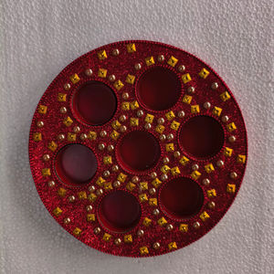 Porte-bougie en bois peint à la main, écologique, avec des perles, pour la décoration de la maison, du temple et du mandir, design traditionnel - Product Image 1