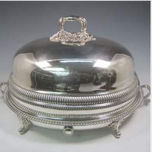 Plat de service unique en métal avec oeuvre artisanale Pièce d'accent parfaite pour les amateurs de décoration intérieure et les collectionneurs - Product Image 5