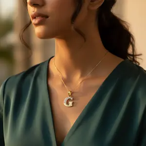 Pendentif en or plaqué avec initiale G pour femme avec diamants Charmes élégants en diamant Bijoux - Product Image 2