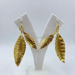 Pendientes colgantes finos chapados en oro clásicos con perlas para bodas, fiestas o regalos para mujer, el mejor precio garantizado - Product Image 1