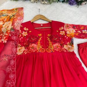 VASTRA COTTAGE Vestido de Fiesta Rojo Cereza de Georgette Sintética con Pantalón y Dupatta con Estampado Digital y Bordado de Lentejuelas para Fiesta - Product Image 5