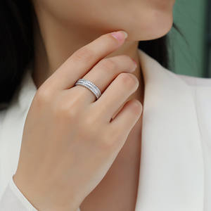 Anillo de Moissanita Baguette de 1 pieza, Plata de Ley 925, Chapado en Oro de 18K, Doble Hilera - Product Image 2