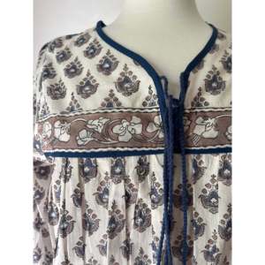 Blusa Azul Floral con Cuello en V, Talla Única, Diseño a Cuadros Vintage, Tejido de Algodón y Chifón, Holgada y Moderna para Primavera, Verano y Otoño - Product Image 2