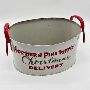 Tinsel Hollow Metal Garden Pot Hecho para arreglos navideños con flores de invierno Verdor y estilo festivo - Product Image 6