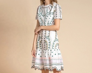 Robe Courte Bohème Coupe Trapèze Col Festonné Manches Courtes Broderie Main Motif Pois Coton Décontractée Printemps Femme ODM Naturel - Product Image 4