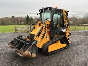 รถตักล้อยาง JCB 1CX เครื่องยนต์ดีเซล รถขุดตักดิน รถตักหน้า รถตักขนาดใหญ่ อุปกรณ์ก่อสร้างสำหรับงานหนัก ประสิทธิภาพสูง - Product Image 1