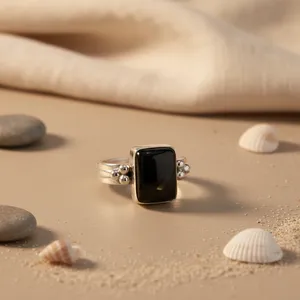 Bague en argent 925 avec onyx, sertissage géométrique, style minimaliste, unisexe, à porter au quotidien, cadeau, bagues en pierres précieuses du Rajasthan - Product Image 1