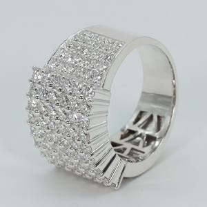 Evaluación del nuevo anillo de hip hop de oro blanco de 14 quilates con diamante cultivado en laboratorio, que exhibe una claridad VVS. - Product Image 3