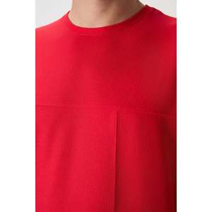 T-shirt basique pour homme, coupe ample, rouge, en tissu gaufré interlock texturé, 100% coton, style 88380 - Product Image 5