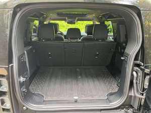 Auto Usado en Buen Estado, <span class=keywords><strong>Land</strong></span> <span class=keywords><strong>Rover</strong></span> <span class=keywords><strong>Defender</strong></span> 110 Edición Carpathian 2024, SUV, Autos Usados Listos para Enviar - Product Image 3