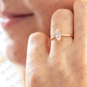 1.00 CTW Marquise coupe trois pierres laboratoire cultivé Moissanite anneau anniversaire cadeau bande pour les femmes pour l'amour - Product Image 1