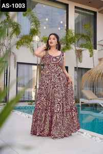 Las mujeres indias y paquistaníes usan vestidos de rayón pesados de diseñador del mismo color con vestidos largos Anarkali interiores de algodón con estampado digital - Product Image 4