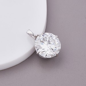 Pendentif solitaire en diamant de laboratoire rond certifié IGI, en argent sterling 925 massif, classique à 4 griffes, pour femme - Product Image 1