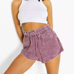 Shorts de lavage à l'acide fabriqués au Pakistan pour les femmes offrant un matériau confortable pour vous garder élégant et détendu - Product Image 5