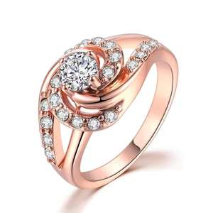 Qualité de l'exportation 14K Rose Gold Princess Cut Moissanite Ring Sparkling Lab Diamond Alternative pour le mariage Disponible au meilleur prix - Product Image 2