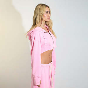 Vente en gros de sweat-shirts à capuche courts personnalisés pour femmes, style streetwear d'hiver, avec fermeture éclair mi-longue, par Zavi Sports - Product Image 3