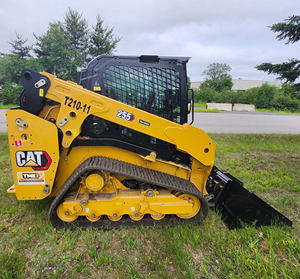 Fournisseur direct de chargeuses compactes CAT 255, livraison rapide en stock avec composants de moteur essentiels, chargeuse sur chenilles économique pour déménagement - Product Image 1