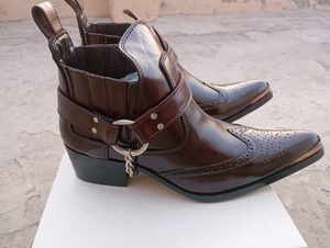 รองเท้าบูทคาวบอยหนังแท้ทำมือสุดหรู สไตล์ตะวันตก แบบ unisex  ตกแต่งโซ่โลหะที่ข้อเท้า หัวแหลม สีสั่งทำได้ สำหรับฤดูร้อน - Product Image 3