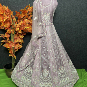 Elegante Traje Lehenga Choli Bordado para Fiesta de Bodas, Bordado Intenso con Lentejuelas, Tela de Red Zari, Falda Fluida hasta el Suelo, Blusa - Product Image 1