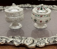 Nouvel Arrivage Exclusif : Boîte à Bijoux Gravée Écologique pour Cadeau, Boîte à Kajal pour Mariée, Article Artisanal en Argent Allemand pour Mariage