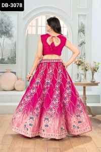 Tenue de mariage traditionnelle indienne semi-couturée en Chinon, Lehenga Choli avec broderie de sequins et ensemble Dupatta pour femme - Product Image 4