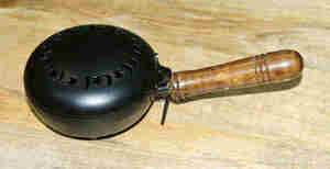 Nouveau brûleur à bakhoor en bois d'agarwood créatif, qualité supérieure, encens oud avec couvercle, poignée en bois, anis étoilé aromatique, ROYAL ARTISANS - Product Image 3