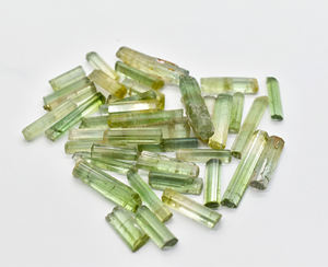 Tranches de Tourmaline naturelle, pendentif de Tourmaline vert clair et fabrication de bijoux, tranche de pierres précieuses en vrac. - Product Image 1