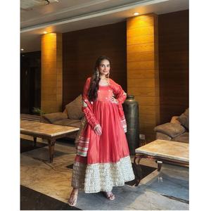 Fabricant de robes Anarkali très demandées avec broderie et travail de séquence, robe Anarkali prête à porter pour la vente à l'exportation - Product Image 1