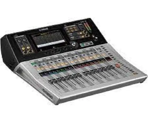 Console de mixage numérique TF1 prête à être expédiée avec 17 faders motorisés et 16 entrées combo XLR-1/4 ".