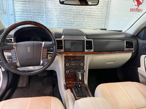 Auto Usado de Calidad a Precio Accesible, Lin-co-ln M-KZ Híbrido 2012, Volante a la Izquierda - Product Image 4