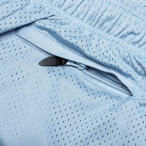 Pantalones cortos de malla de doble capa para hombre de alta calidad Premium tela transpirable suave pantalones cortos personalizados para gimnasio ropa deportiva y moda de calle - Product Image 3