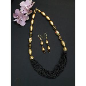 Ensemble de collier multicouche de perles de rocaille noires traditionnelles faites à la main avec boucles d'oreilles bijoux indiens plaqués or antique pour femmes - Product Image 1