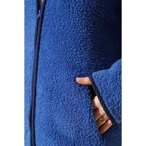 Cárdigan de felpa con cremallera y capucha acrílica informal de longitud corta con patrón de estampado índigo - Product Image 1