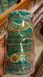 Brazaletes Kundan brillantes y brillantes de la mejor calidad con brazaletes Kundan bellamente elaborados para mejorar su aspecto y fiesta de boda - Product Image 3