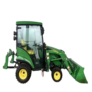 Tractor Agrícola John Deere 1025R Usado de Alta Calidad, Cabina en Buen Estado, Excelentes Cargadores para Uso Agrícola, Motor de Bomba - Product Image 2