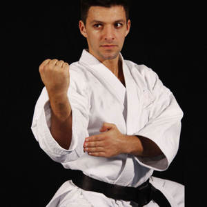 Kimono de karaté léger de haute qualité 10oz en coton et polyester avec ceinture blanche gratuite, uniforme d'arts martiaux personnalisé Ernisports ES-KU-01 - Product Image 2