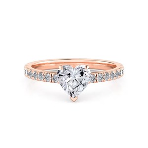 Regalo romántico para ella: anillo de oro macizo de 14 quilates con diamante cultivado en laboratorio en forma de corazón de 1.20 quilates (F-VS2) que repose suavemente sobre una banda de diamantes. - Product Image 2