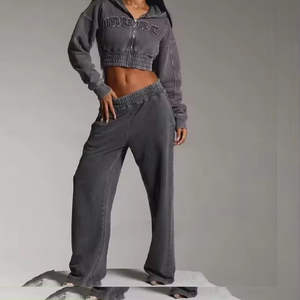 ชุดวอร์มสำหรับผู้หญิงชุดครอปแบบมีฮู้ดและกางเกงลายปักลายด้วยกรดซักได้ตามต้องการ - Product Image 2